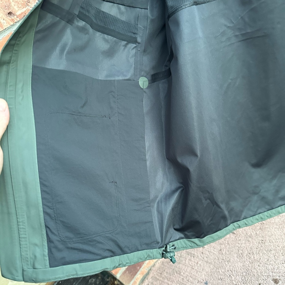 Lululemon Outpour Shell Jacket - Picture 8 of 9